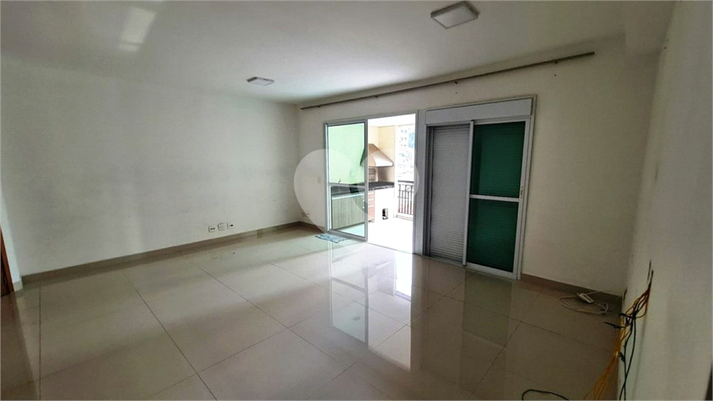 Apartamento na Região de Santa Terezinha, com 3 dormitórios, sendo 2 suítes, 3 vagas de garagem