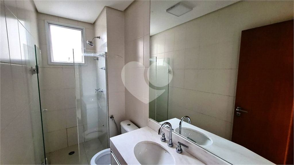 Apartamento na Região de Santa Terezinha, com 3 dormitórios, sendo 2 suítes, 3 vagas de garagem
