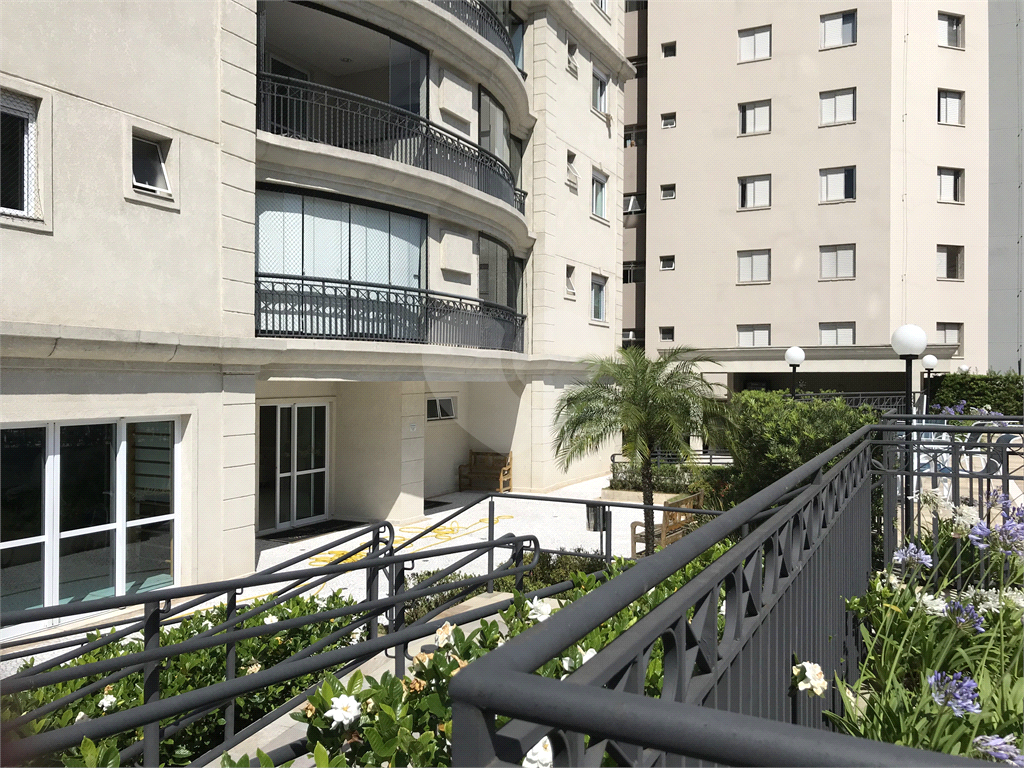 Apartamento na Região de Santa Terezinha, com 3 dormitórios, sendo 2 suítes, 3 vagas de garagem