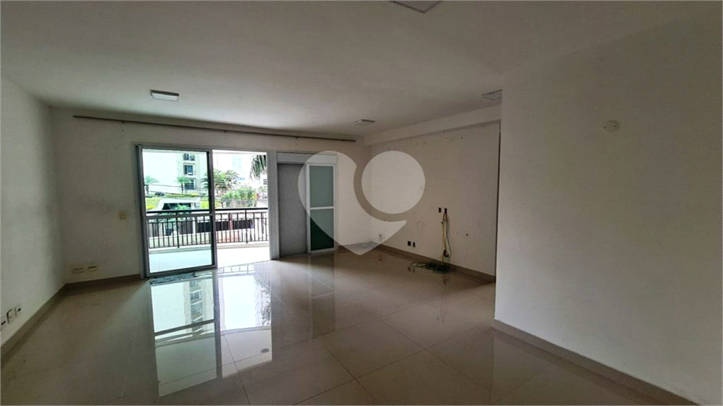 Apartamento na Região de Santa Terezinha, com 3 dormitórios, sendo 2 suítes, 3 vagas de garagem