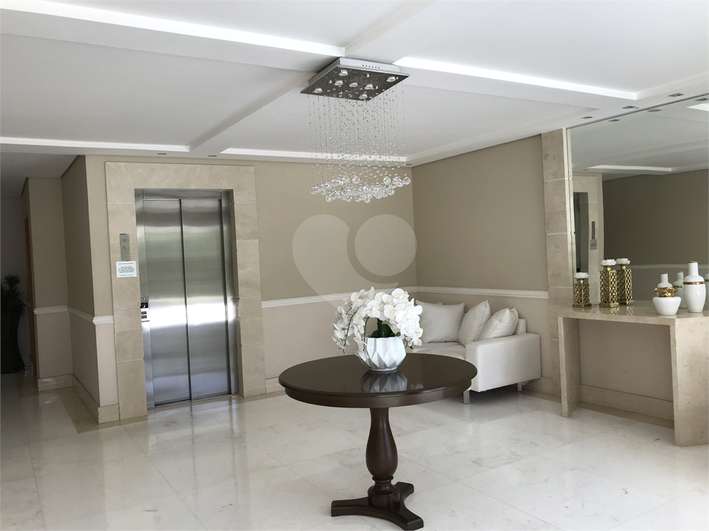 Apartamento na Região de Santa Terezinha, com 3 dormitórios, sendo 2 suítes, 3 vagas de garagem
