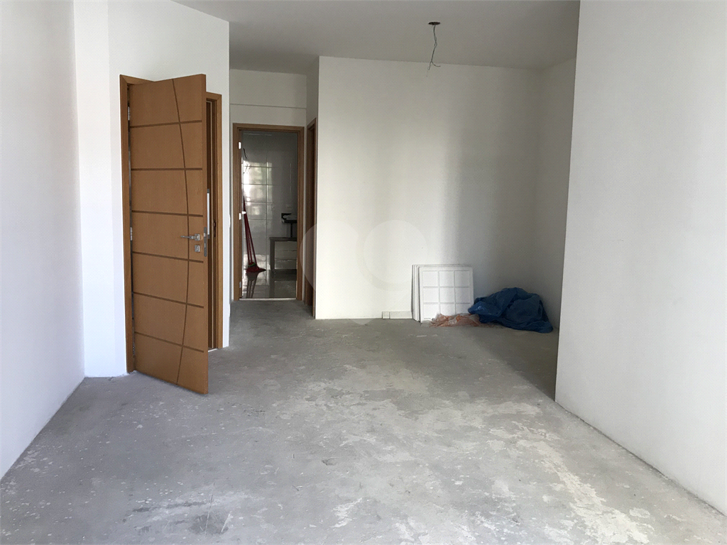 Apartamento na Região de Santa Terezinha, com 3 dormitórios, sendo 2 suítes, 3 vagas de garagem