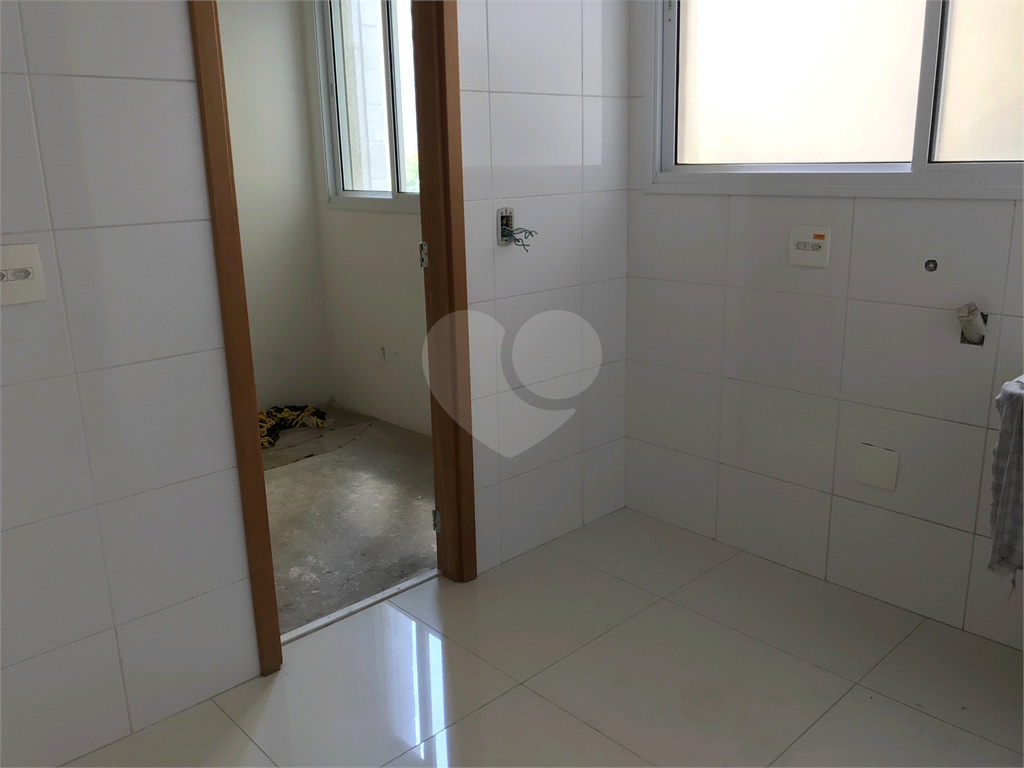 Apartamento na Região de Santa Terezinha, com 3 dormitórios, sendo 2 suítes, 3 vagas de garagem