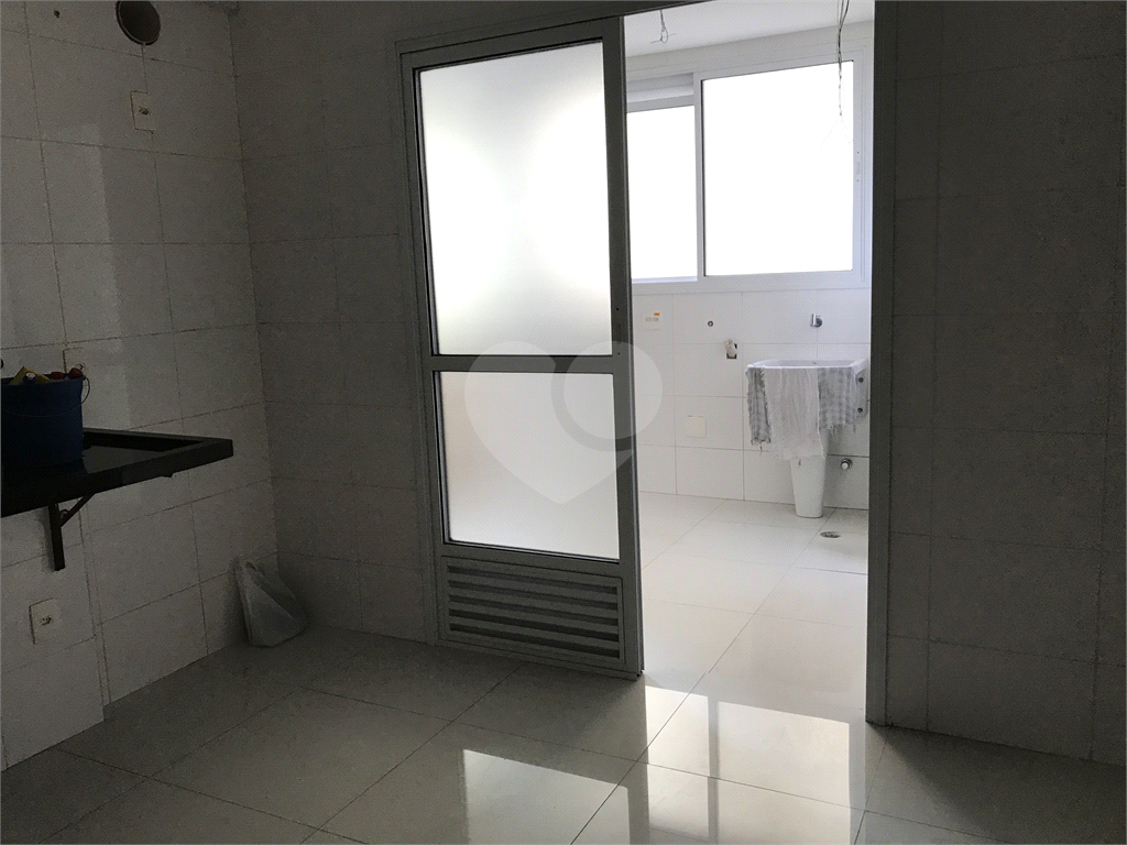 Apartamento na Região de Santa Terezinha, com 3 dormitórios, sendo 2 suítes, 3 vagas de garagem