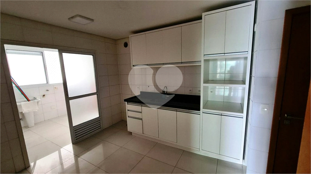 Apartamento na Região de Santa Terezinha, com 3 dormitórios, sendo 2 suítes, 3 vagas de garagem