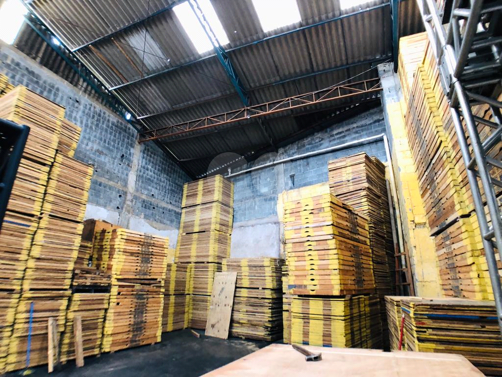 LOCAÇÃO -  GALPÃO 1300 METROS DE CONSTRUÇÃO PROXIMO A MARGINAL