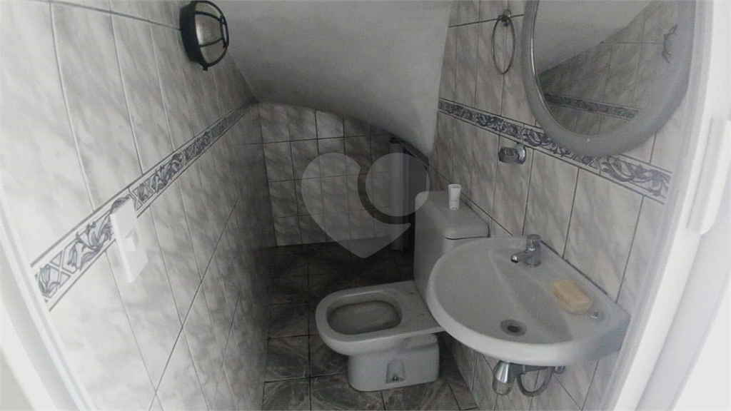 Linda Casa em Condomínio com 3 Dormitórios!!
