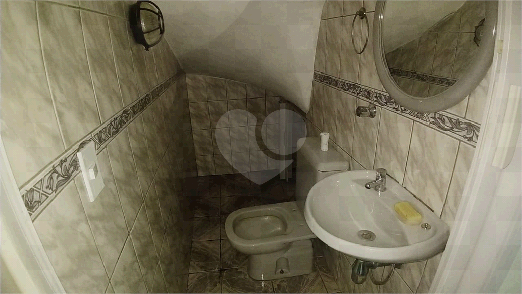 Linda Casa em Condomínio com 3 Dormitórios!!