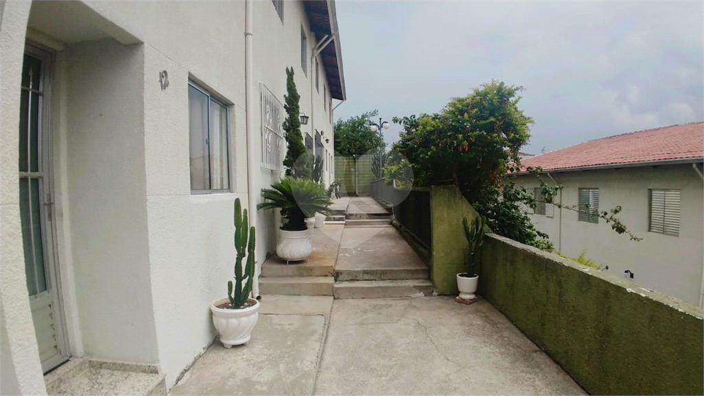 Linda Casa em Condomínio com 3 Dormitórios!!