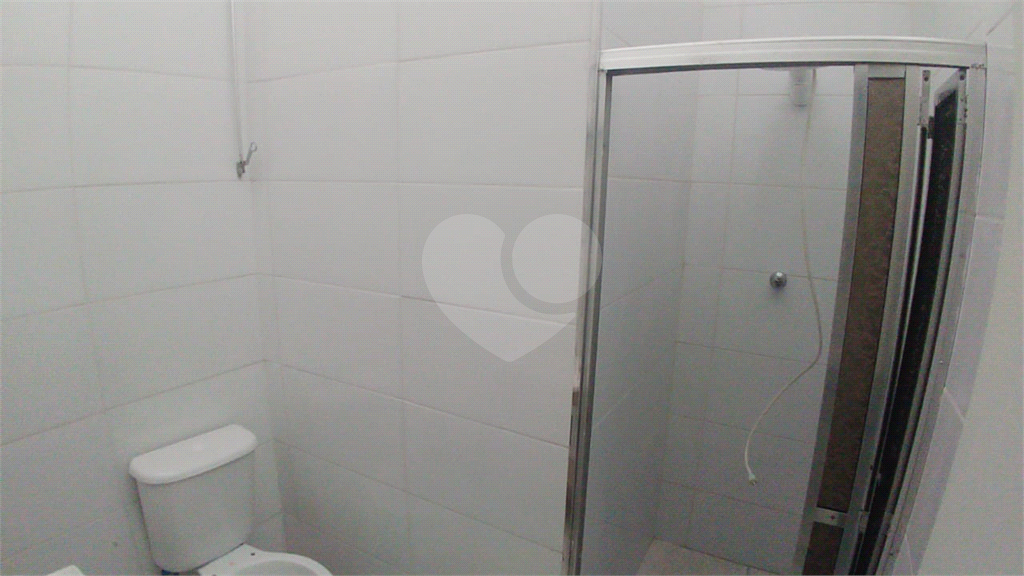 Linda Casa em Condomínio com 3 Dormitórios!!
