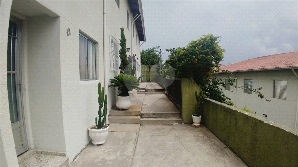 Linda Casa em Condomínio com 3 Dormitórios!!