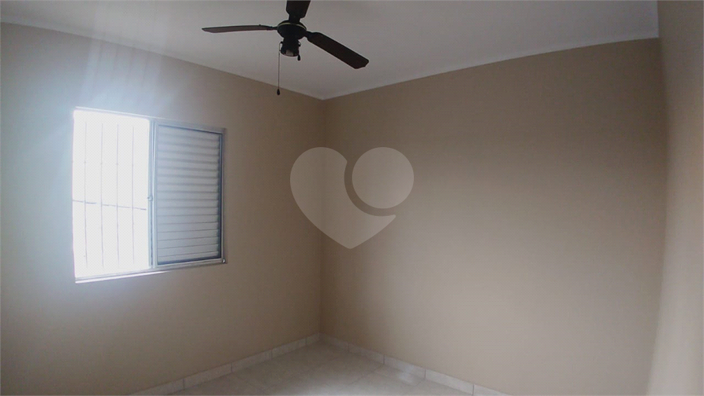 Linda Casa em Condomínio com 3 Dormitórios!!