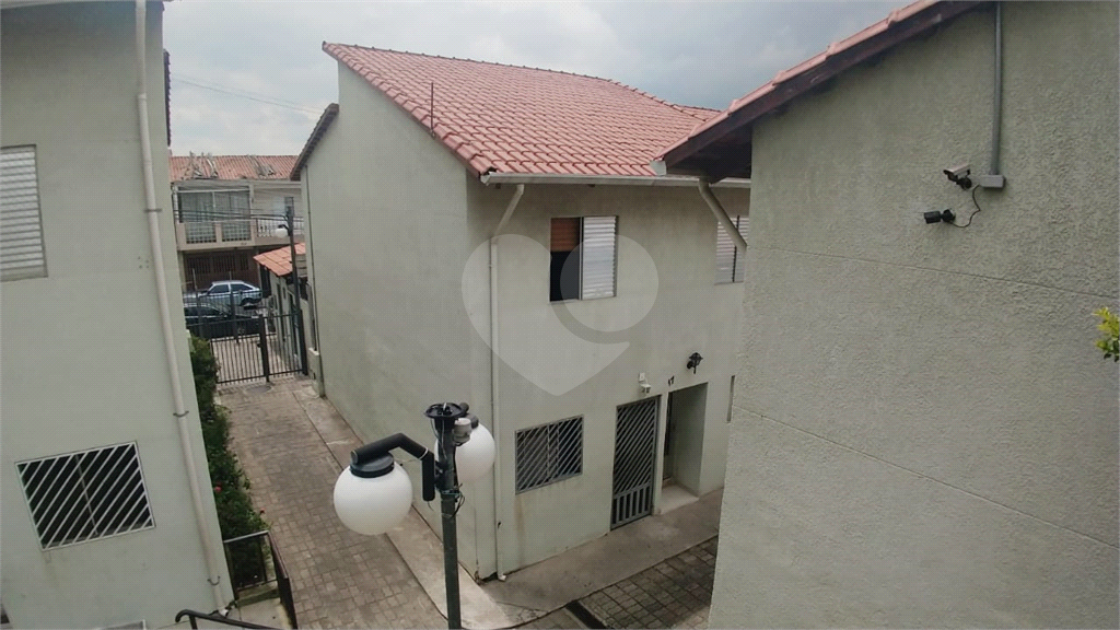 Linda Casa em Condomínio com 3 Dormitórios!!