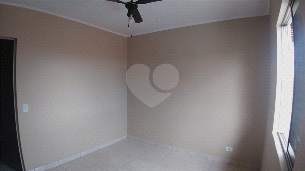 Linda Casa em Condomínio com 3 Dormitórios!!