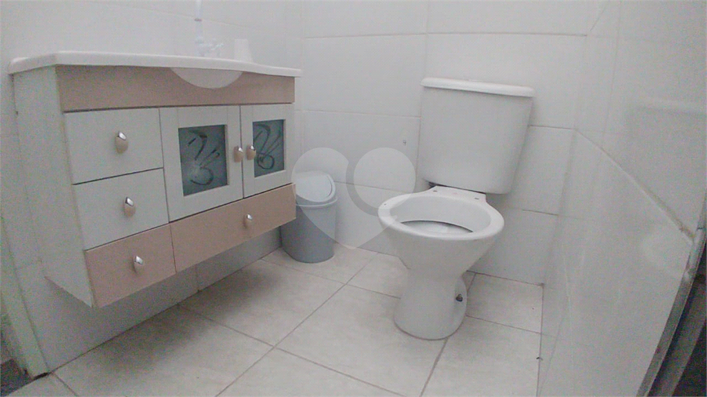 Linda Casa em Condomínio com 3 Dormitórios!!