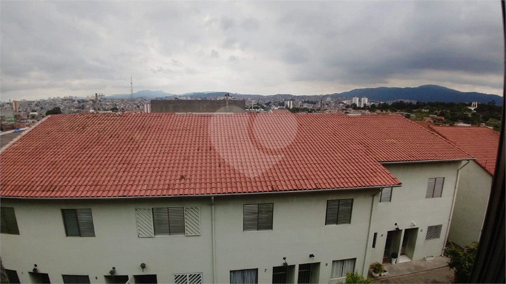 Linda Casa em Condomínio com 3 Dormitórios!!