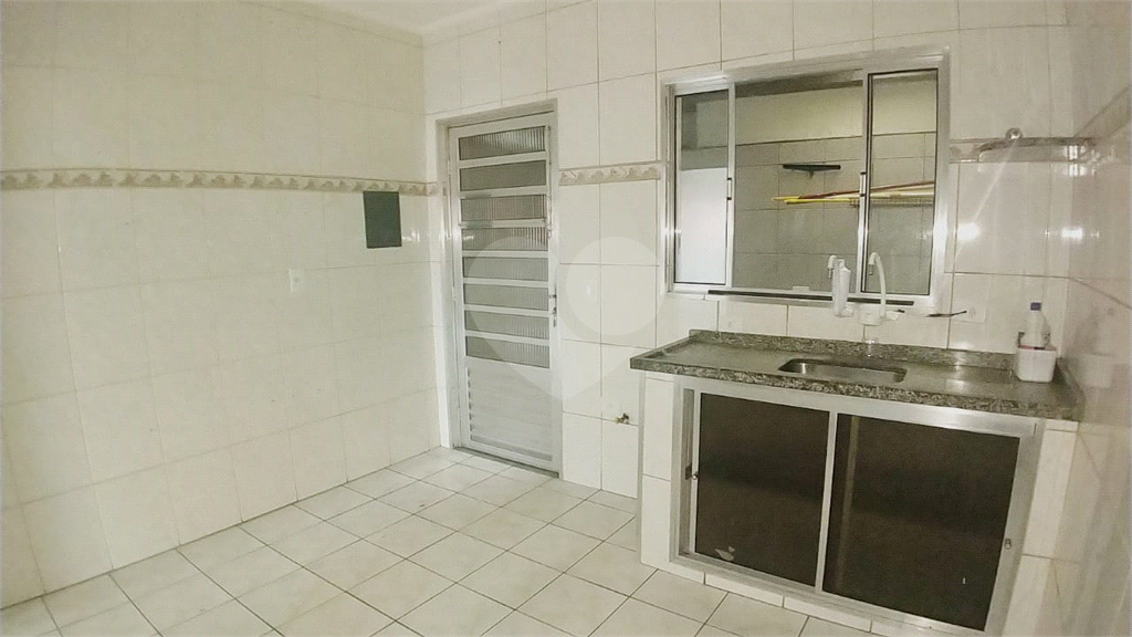 Linda Casa em Condomínio com 3 Dormitórios!!