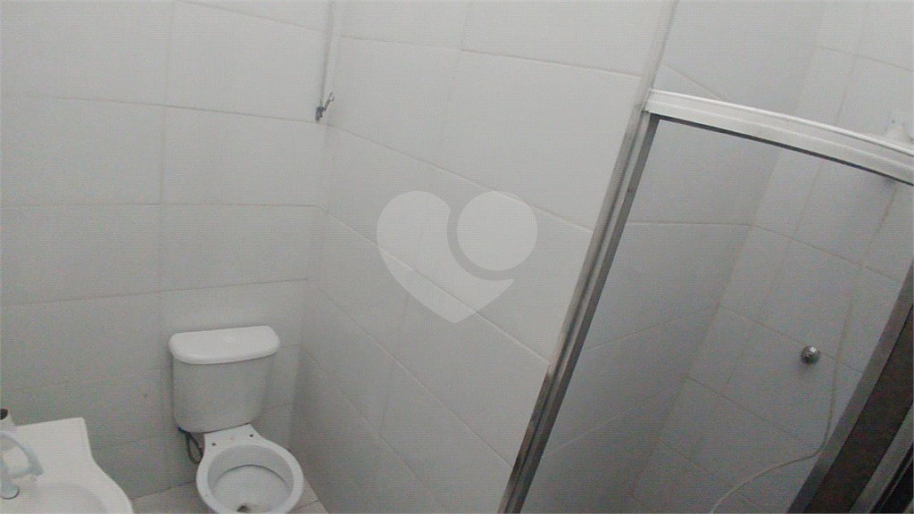 Linda Casa em Condomínio com 3 Dormitórios!!