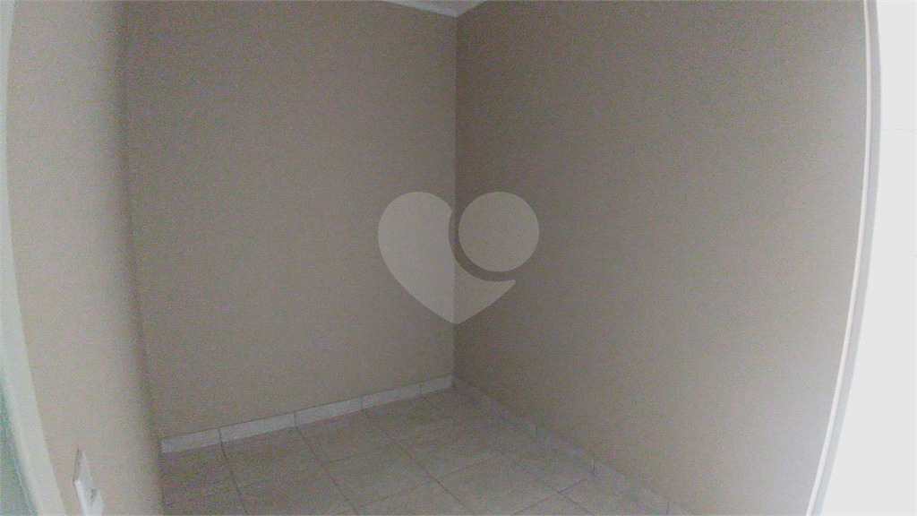 Linda Casa em Condomínio com 3 Dormitórios!!