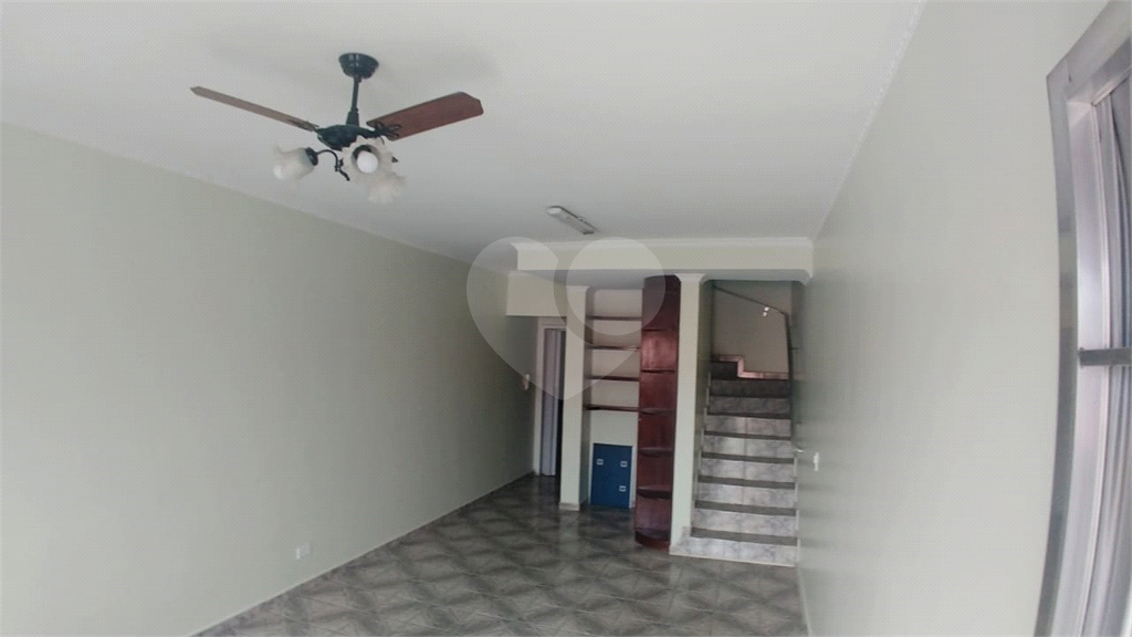 Linda Casa em Condomínio com 3 Dormitórios!!