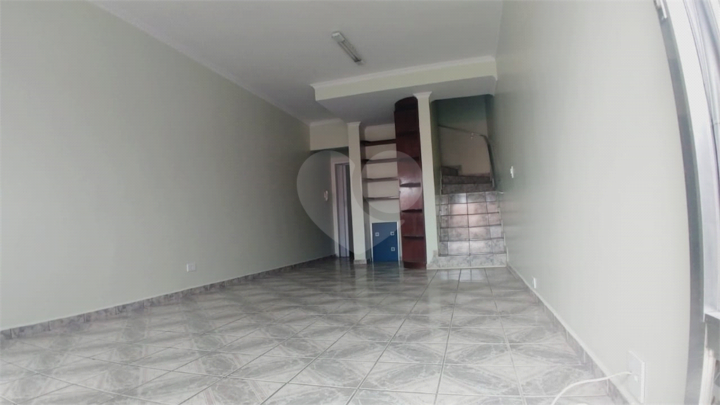 Linda Casa em Condomínio com 3 Dormitórios!!
