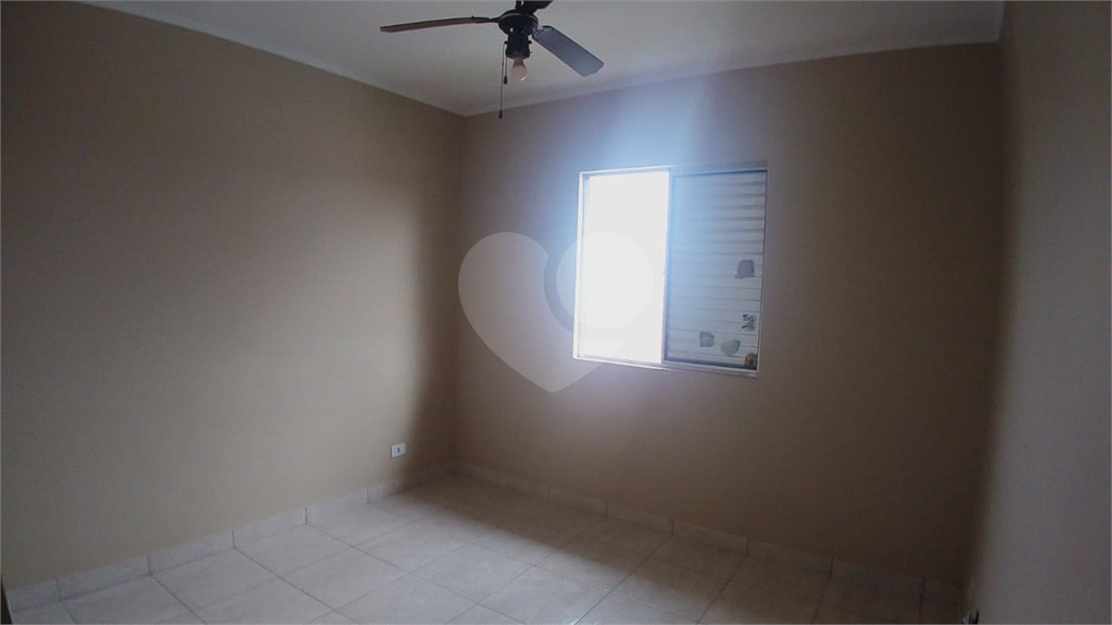 Linda Casa em Condomínio com 3 Dormitórios!!