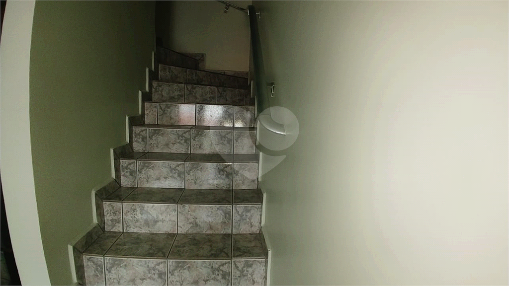 Linda Casa em Condomínio com 3 Dormitórios!!