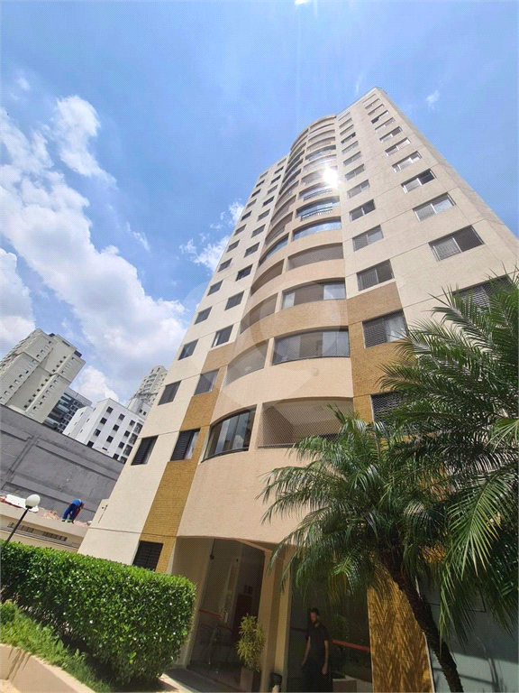 Apartamento no Tatuapé à venda com acabamento de muito bom gosto Localizado a 900 metros do Metrô