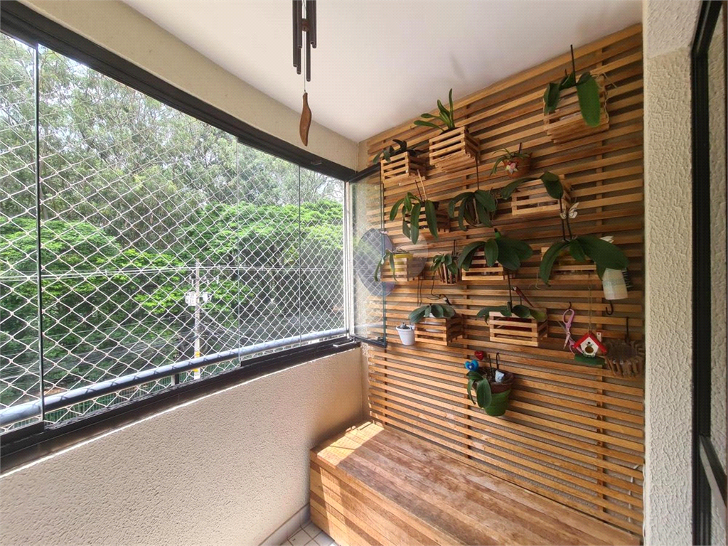 Apartamento no Tatuapé à venda com acabamento de muito bom gosto Localizado a 900 metros do Metrô