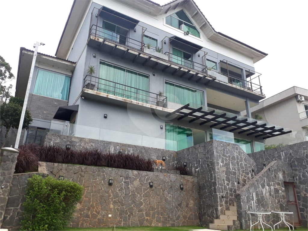  Casa de Altíssimo Padrão no melhor Condomínio Fechado da Serra da Cantareira o Suíça da Cantareira