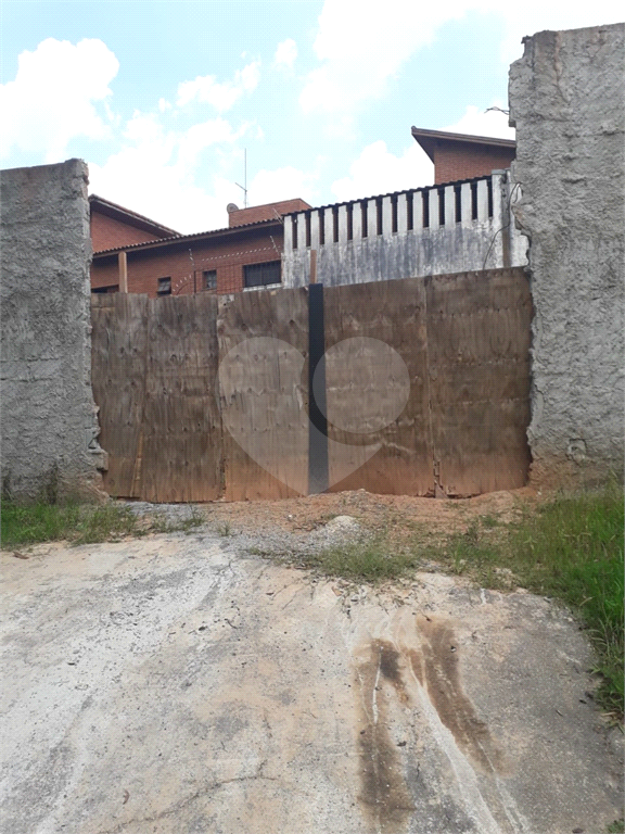 CONDOMÍNIO FECHADO, SENDO 14 CASAS, COM 1 DORMITÓRIO,COZINHA, BANHEIRO, LAVANDERIA,1 VAGA, 