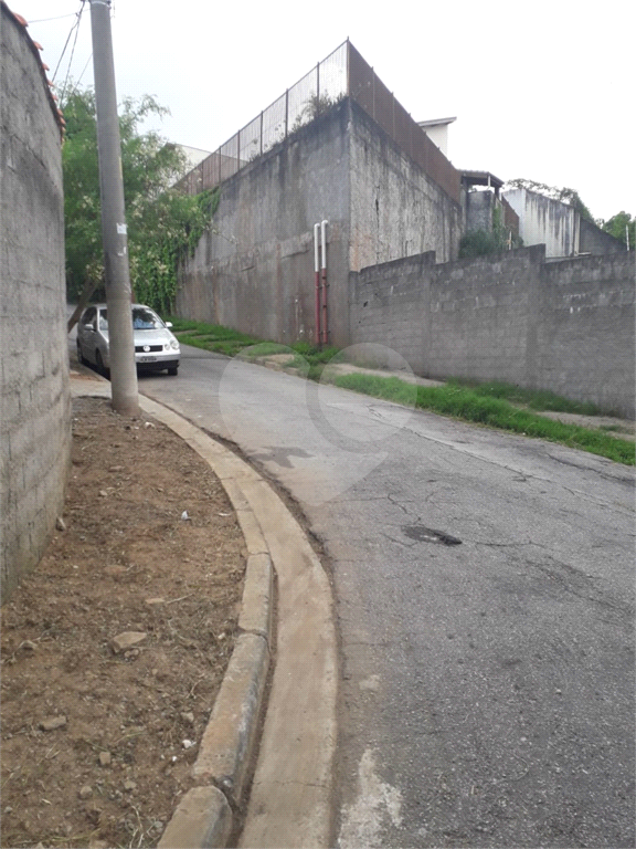 CONDOMÍNIO FECHADO, SENDO 14 CASAS, COM 1 DORMITÓRIO,COZINHA, BANHEIRO, LAVANDERIA,1 VAGA, 