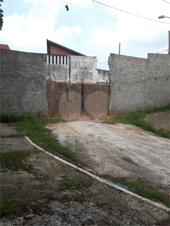 CONDOMÍNIO FECHADO, SENDO 14 CASAS, COM 1 DORMITÓRIO,COZINHA, BANHEIRO, LAVANDERIA,1 VAGA, 