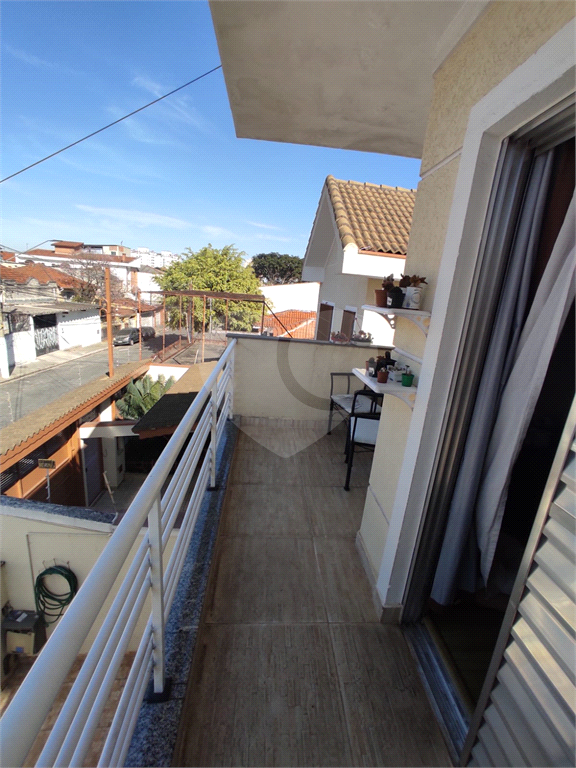 Sensacional sobrado c/ quintal e 3 dorms enormes com varanda! 12 min andando p/o metrô P Inglesa!  