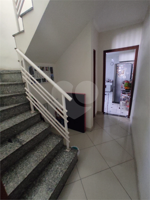 Sensacional sobrado c/ quintal e 3 dorms enormes com varanda! 12 min andando p/o metrô P Inglesa!  