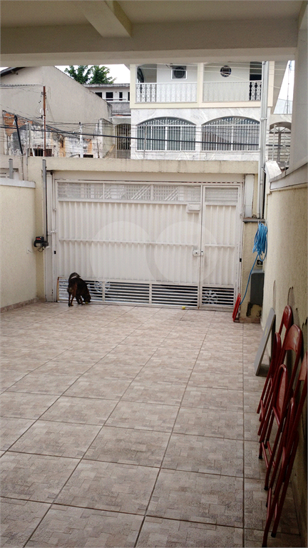 Sensacional sobrado c/ quintal e 3 dorms enormes com varanda! 12 min andando p/o metrô P Inglesa!  
