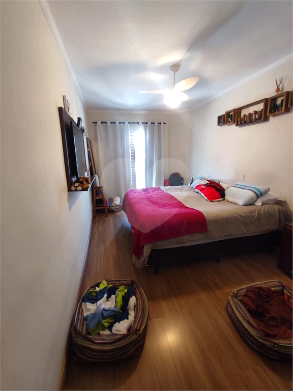 Sensacional sobrado c/ quintal e 3 dorms enormes com varanda! 12 min andando p/o metrô P Inglesa!  