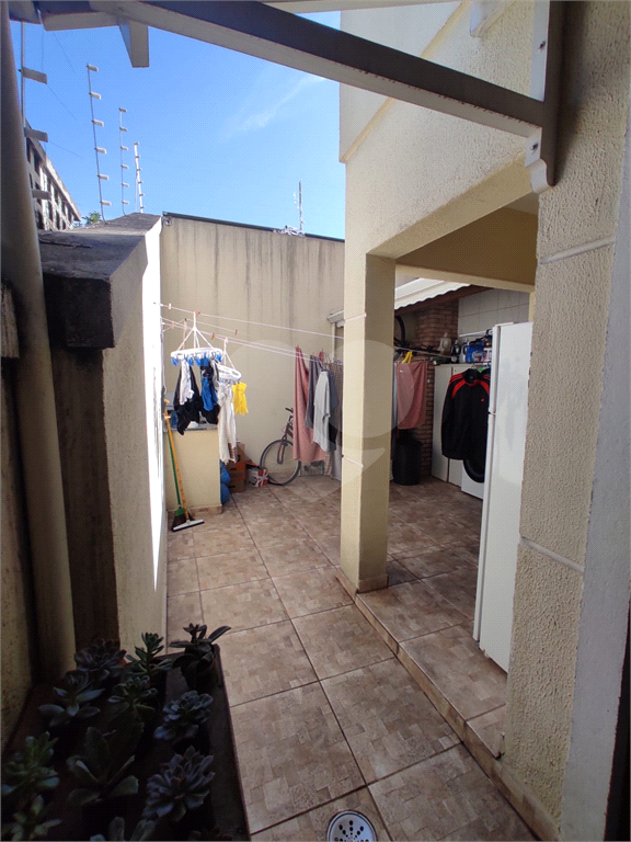 Sensacional sobrado c/ quintal e 3 dorms enormes com varanda! 12 min andando p/o metrô P Inglesa!  