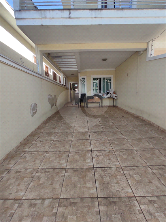 Sensacional sobrado c/ quintal e 3 dorms enormes com varanda! 12 min andando p/o metrô P Inglesa!  