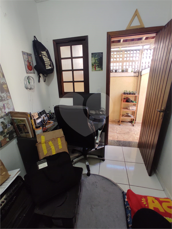 Sensacional sobrado c/ quintal e 3 dorms enormes com varanda! 12 min andando p/o metrô P Inglesa!  