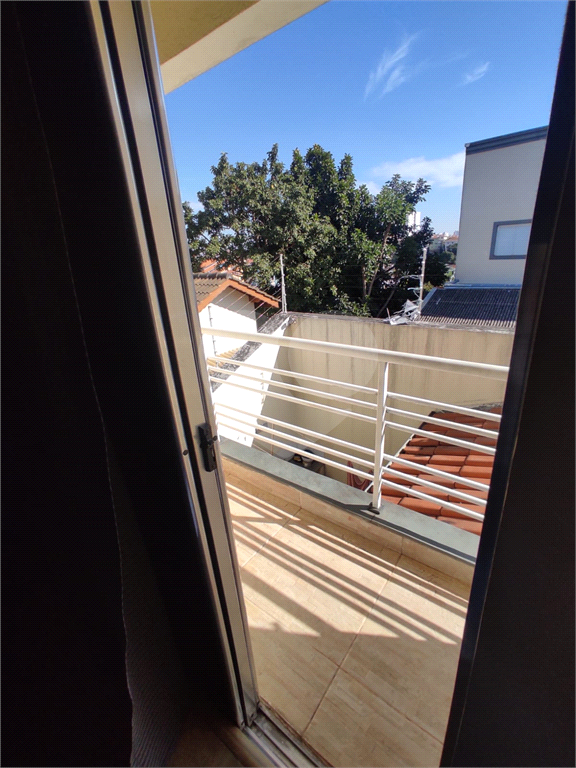 Sensacional sobrado c/ quintal e 3 dorms enormes com varanda! 12 min andando p/o metrô P Inglesa!  