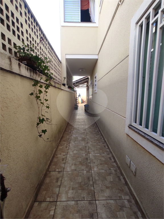 Sensacional sobrado c/ quintal e 3 dorms enormes com varanda! 12 min andando p/o metrô P Inglesa!  