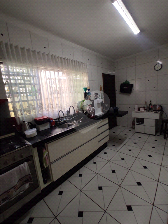 Sensacional sobrado c/ quintal e 3 dorms enormes com varanda! 12 min andando p/o metrô P Inglesa!  