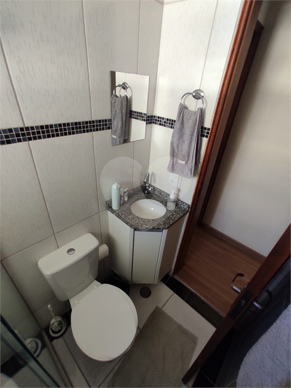 Sensacional sobrado c/ quintal e 3 dorms enormes com varanda! 12 min andando p/o metrô P Inglesa!  