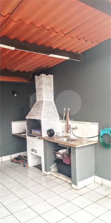 Sobrado bem localizado. Espaço gourmet. Quintal. 