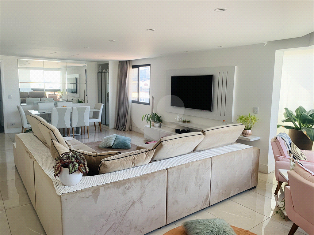 Apartamento no bairro da Vila Maria 3 dormitórios sendo 1 suite. Sala para 2 ambientes.
