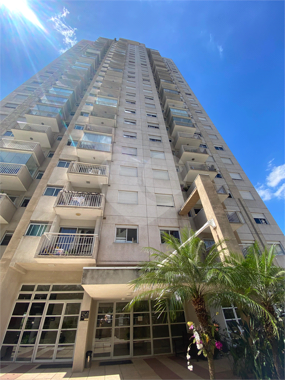 Apartamento com 02 dormitórios (uma suíte), 02 vagas, 600 metros do metrô.