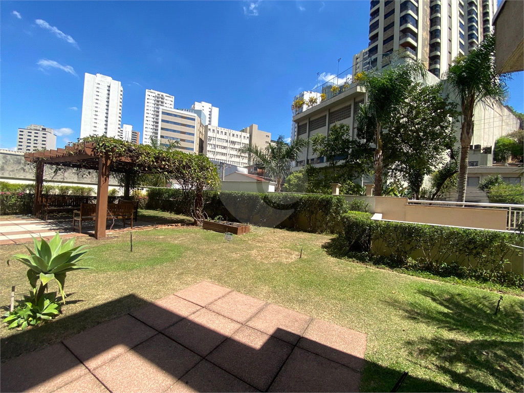 Apartamento com 02 dormitórios (uma suíte), 02 vagas, 600 metros do metrô.