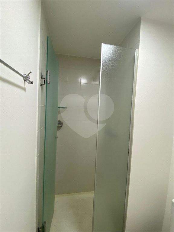 Apartamento com 02 dormitórios (uma suíte), 02 vagas, 600 metros do metrô.