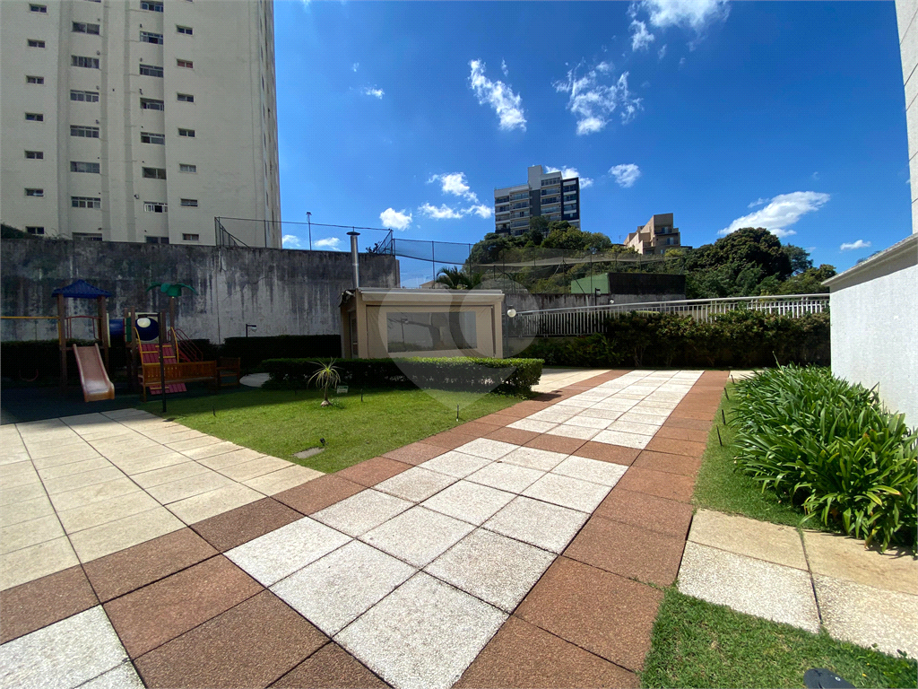 Apartamento com 02 dormitórios (uma suíte), 02 vagas, 600 metros do metrô.